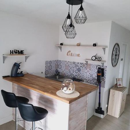Appartement F2 Centre-Ville Issoire Avec Jolie Vue Exterior foto