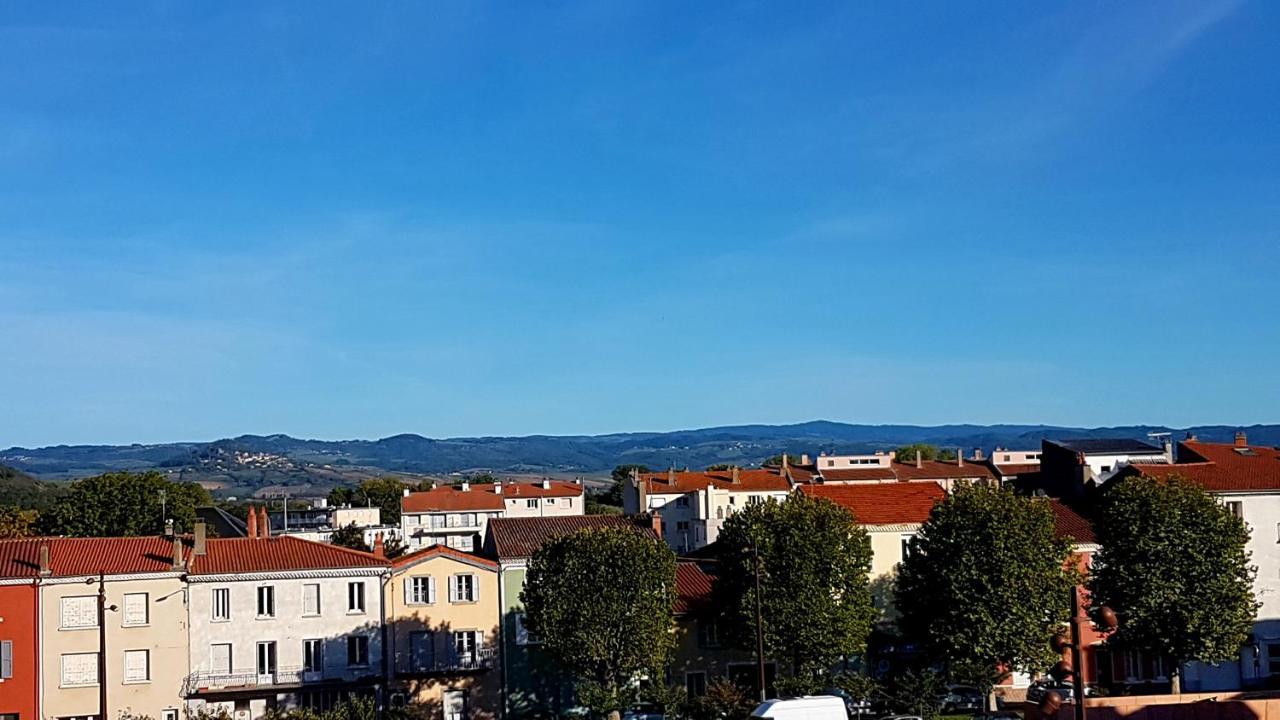 Appartement F2 Centre-Ville Issoire Avec Jolie Vue Exterior foto